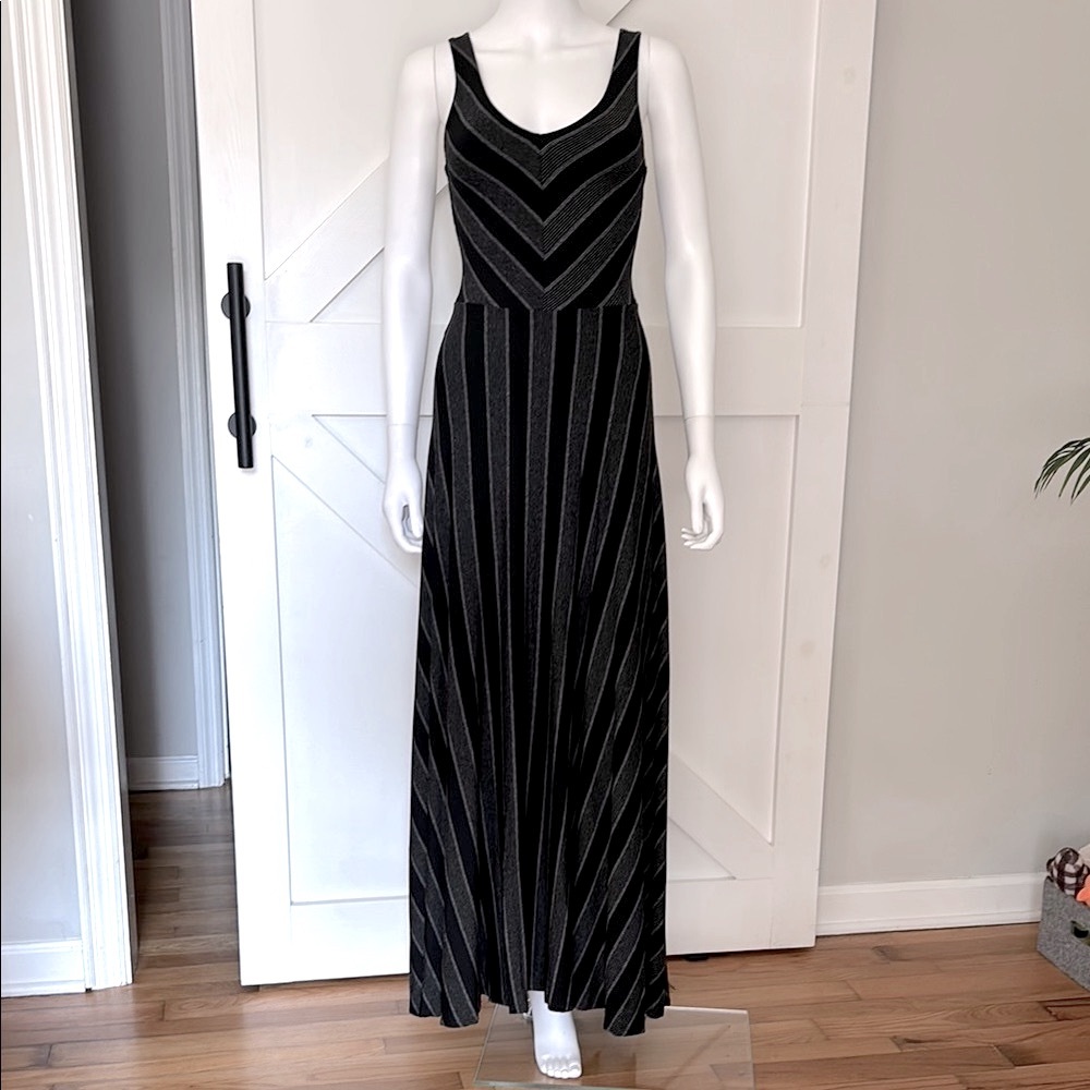 FINAL PRICE NWOT Willow & Clay Black Vertical Chevron Striped StretcH Maxi Dress